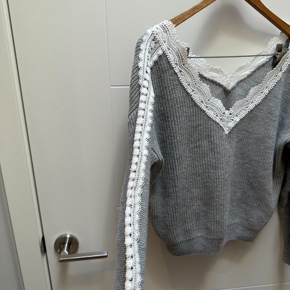 Lace Detail Long Sleeve V-Neck Knit Sweater - Picture 2 of 4